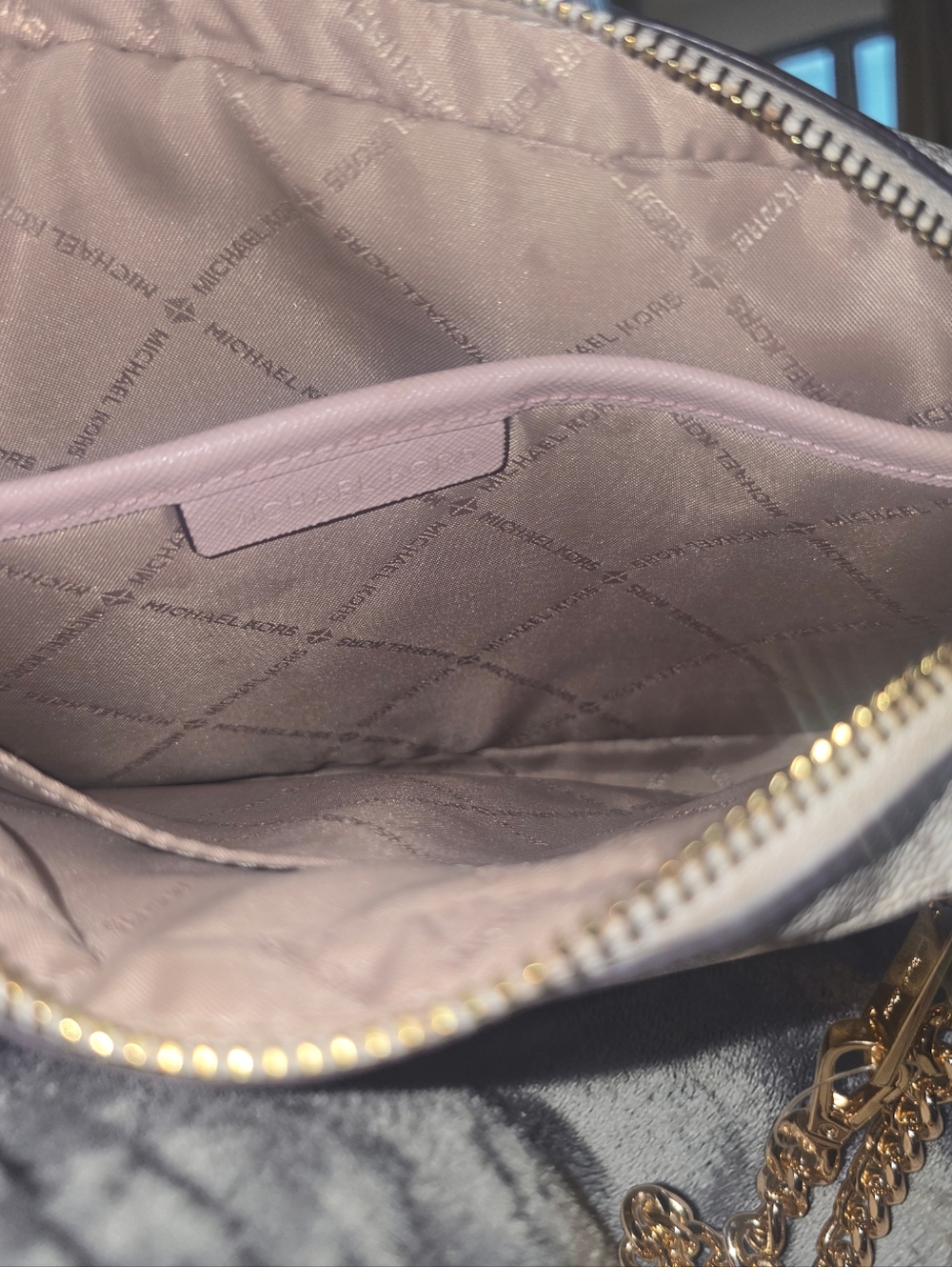 Michael Kors NWOT Pink Vanilla MK Logo Crossbody Bag Gold Chain w Certificate - Picture 6 of 9